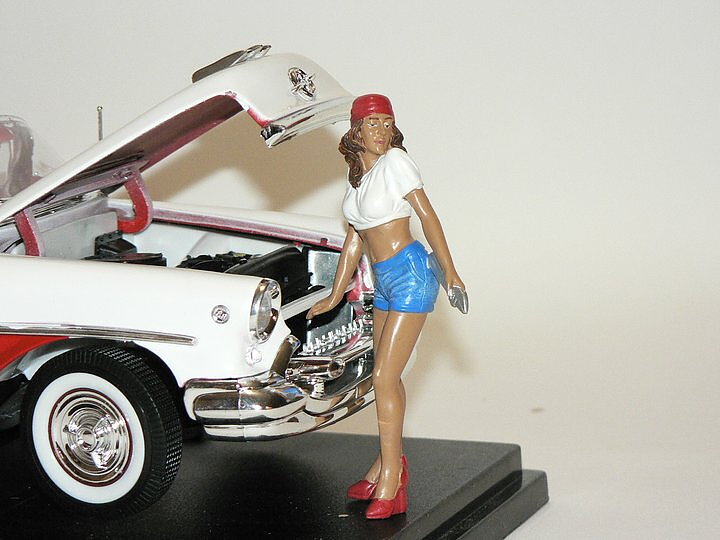 Figur 1:24  (Mechanic Katie) Bil ingår ej  American Diorama