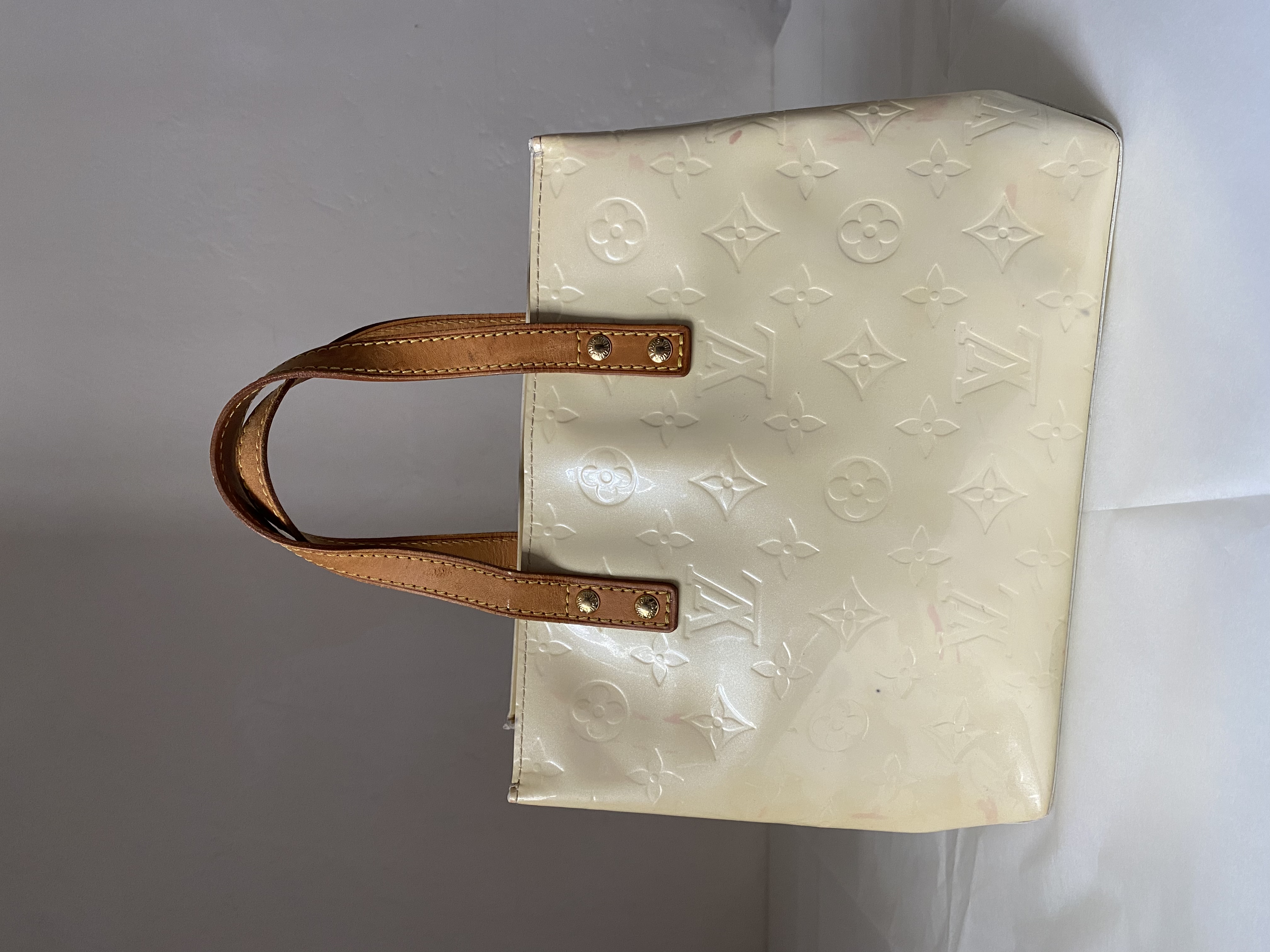 Louis Vuitton Reade PM Perle White Monogram Vernis ○ Labellov ○ Buy and  Sell Authentic Luxury