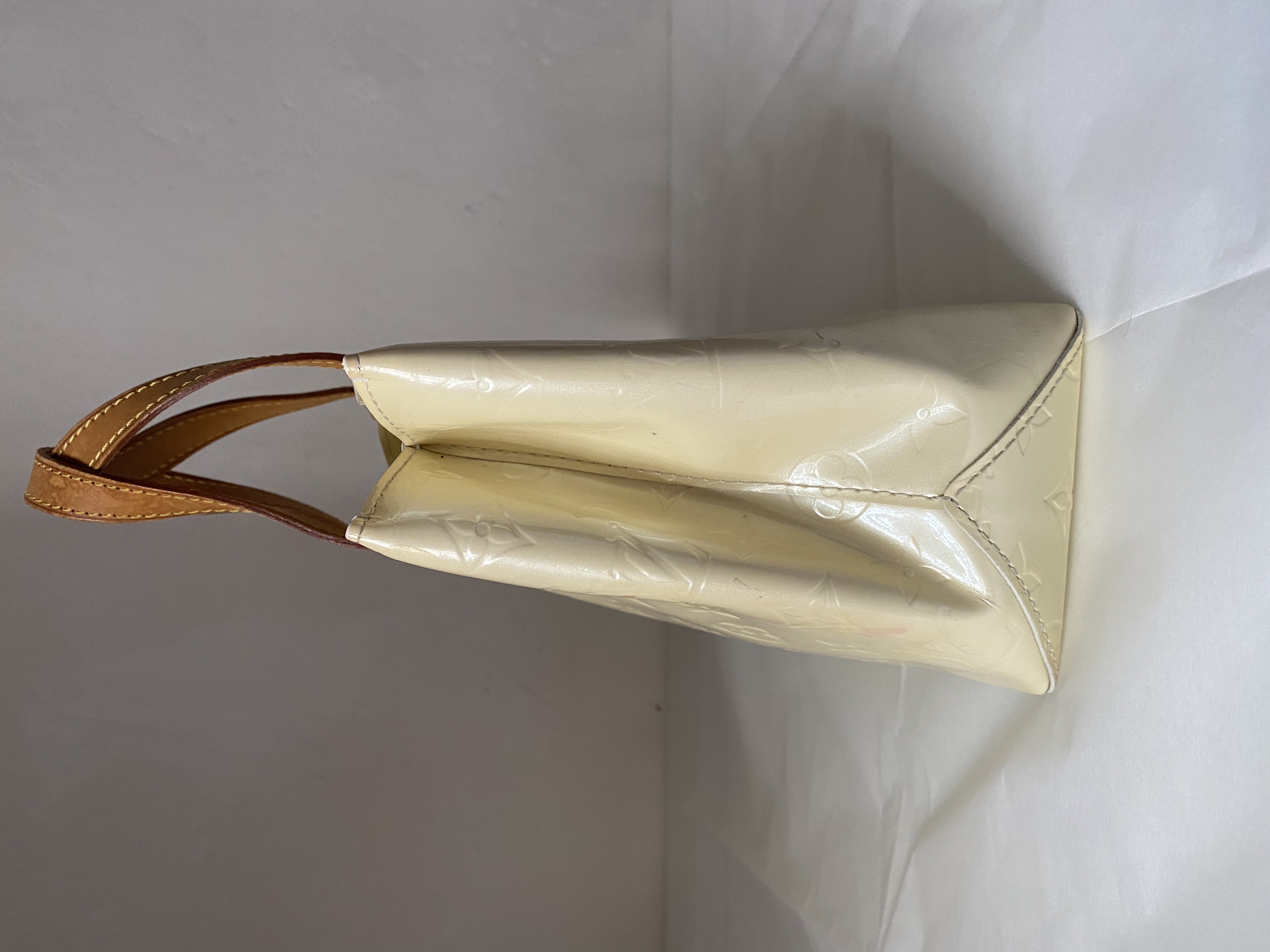Reade patent leather mini bag Louis Vuitton Beige in Patent leather -  19943279