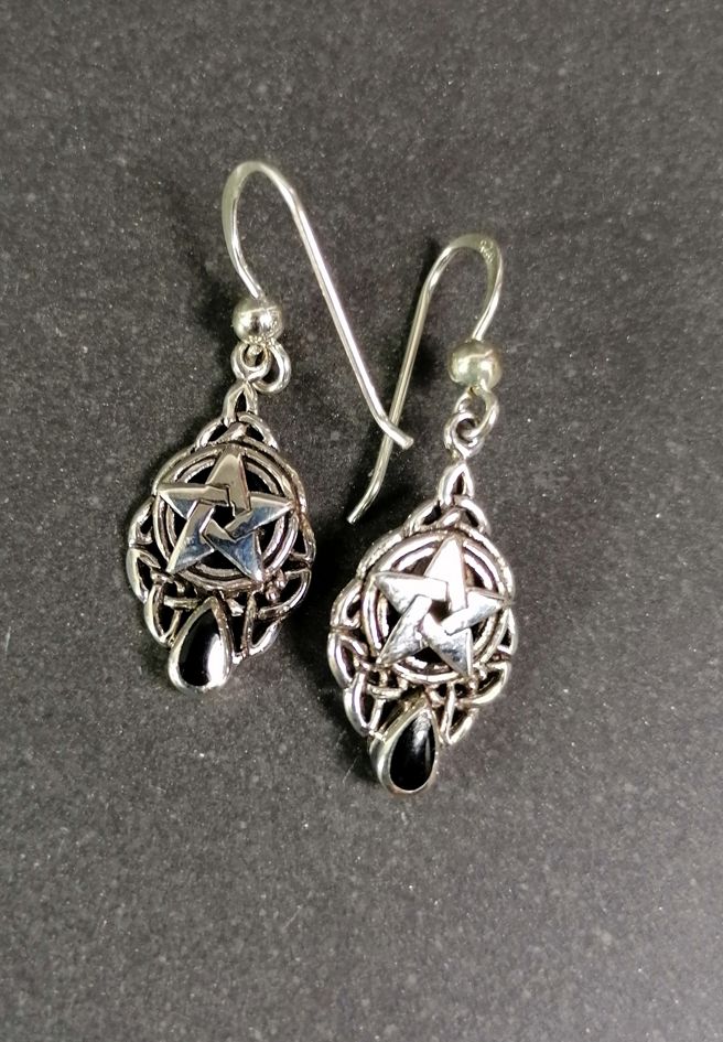 Silver Pentagram Örhängen med Svart Droppe