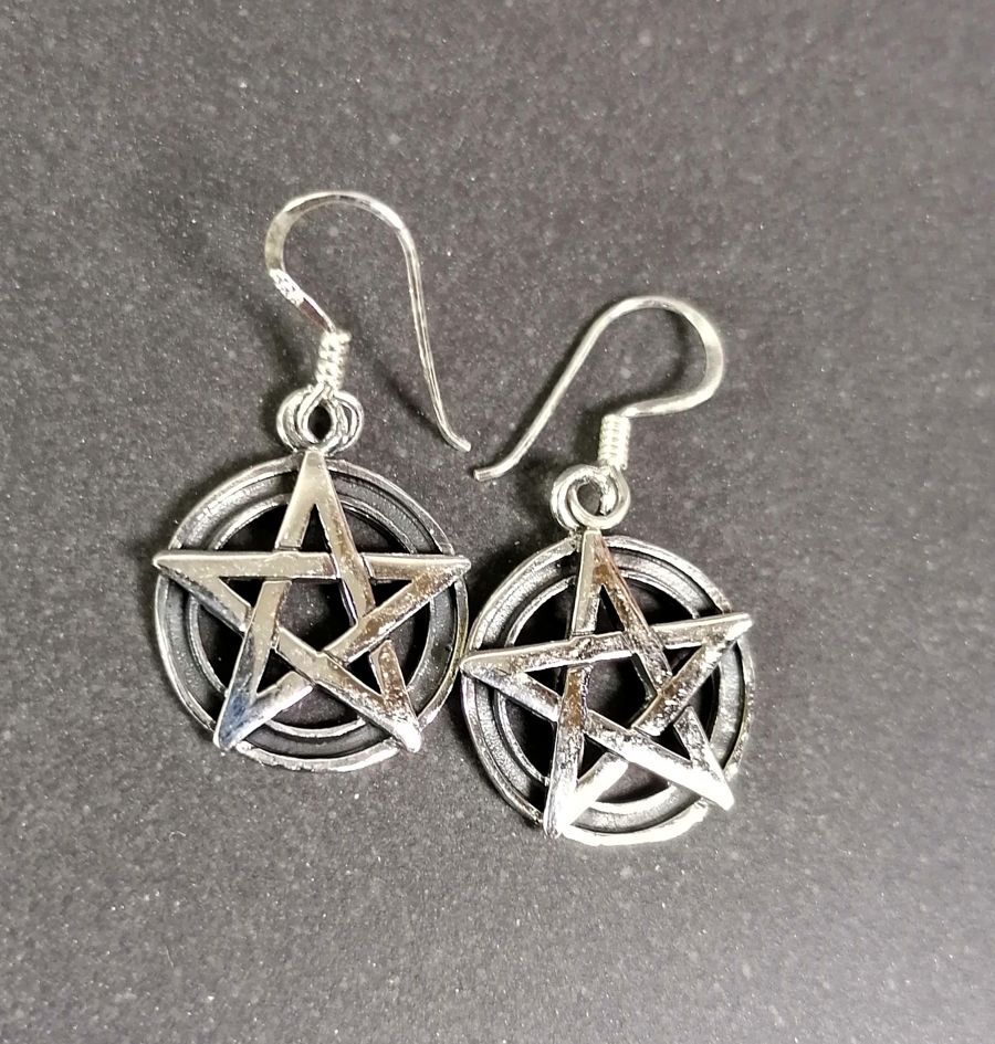 Spetsig Silver Pentagram Örhängen med Cirkel 