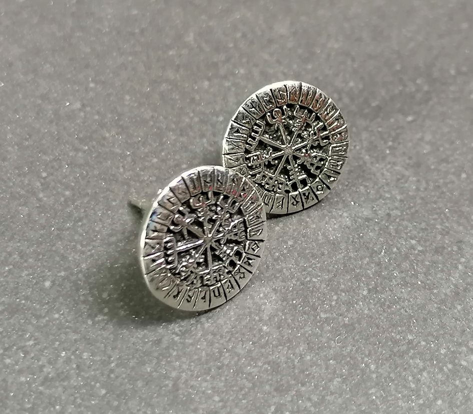 Silver Vägvisare stiftörhänge med Runor