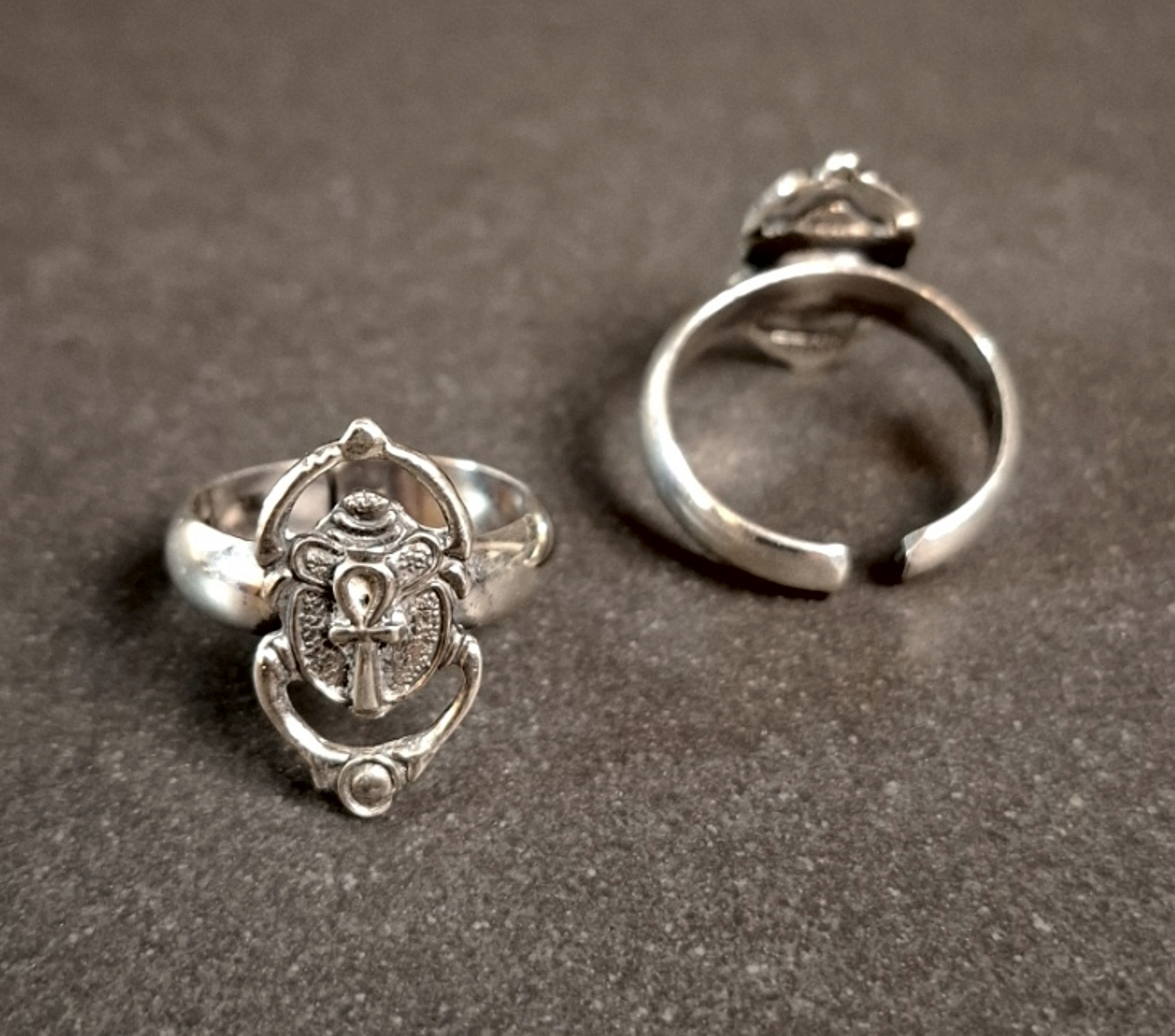 Egyptisk Skarabé  Ring i Silver med Ankh kors   - One size