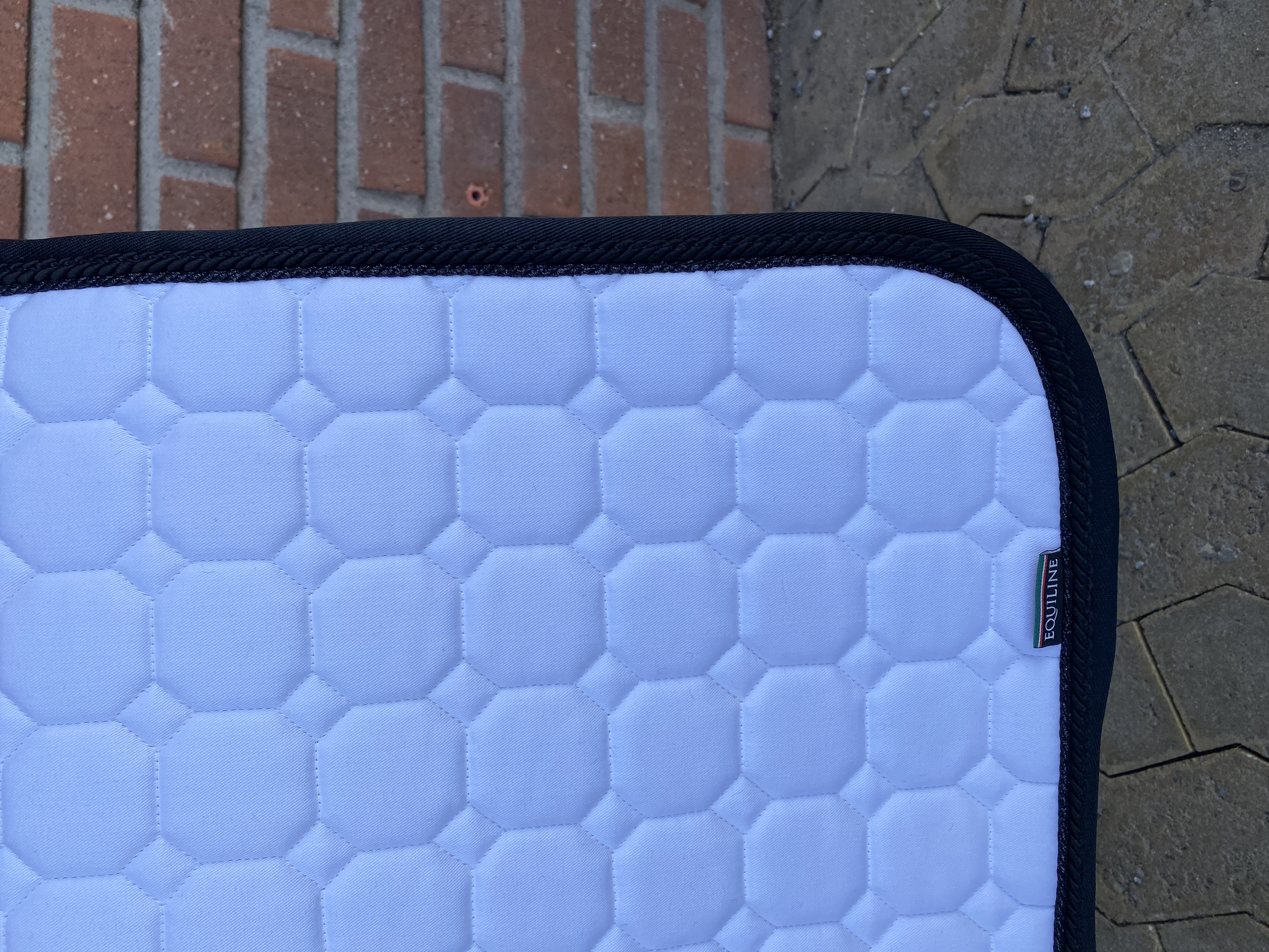 Equiline Octagon 2 flätor + kantband vitt m svart - 2