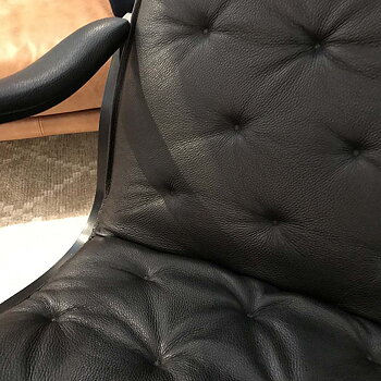  Chic Armchair incl. Stool - Design bargian/Disply Item* - Leather Black - Bröderna Anderssons