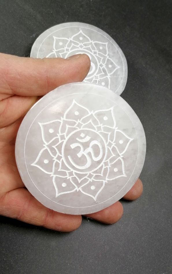 Lotus Aum Selenit laddningsplatta  (Selenite Charging Plate) - 8cm Rund - 2