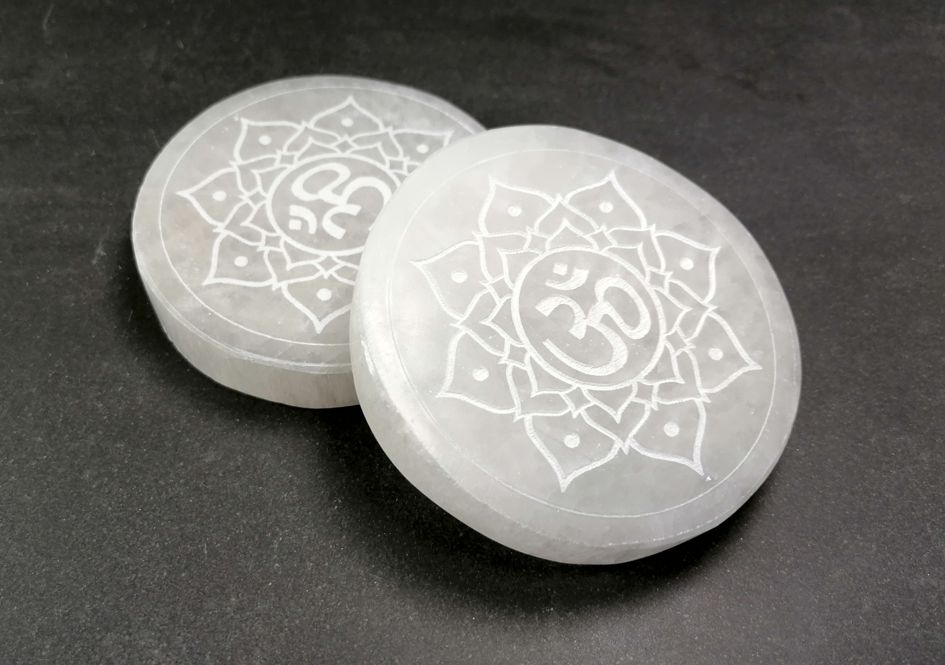 Lotus Aum Selenit laddningsplatta  (Selenite Charging Plate) - 8cm Rund