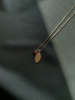 Letters/lingonberry big pendant gold