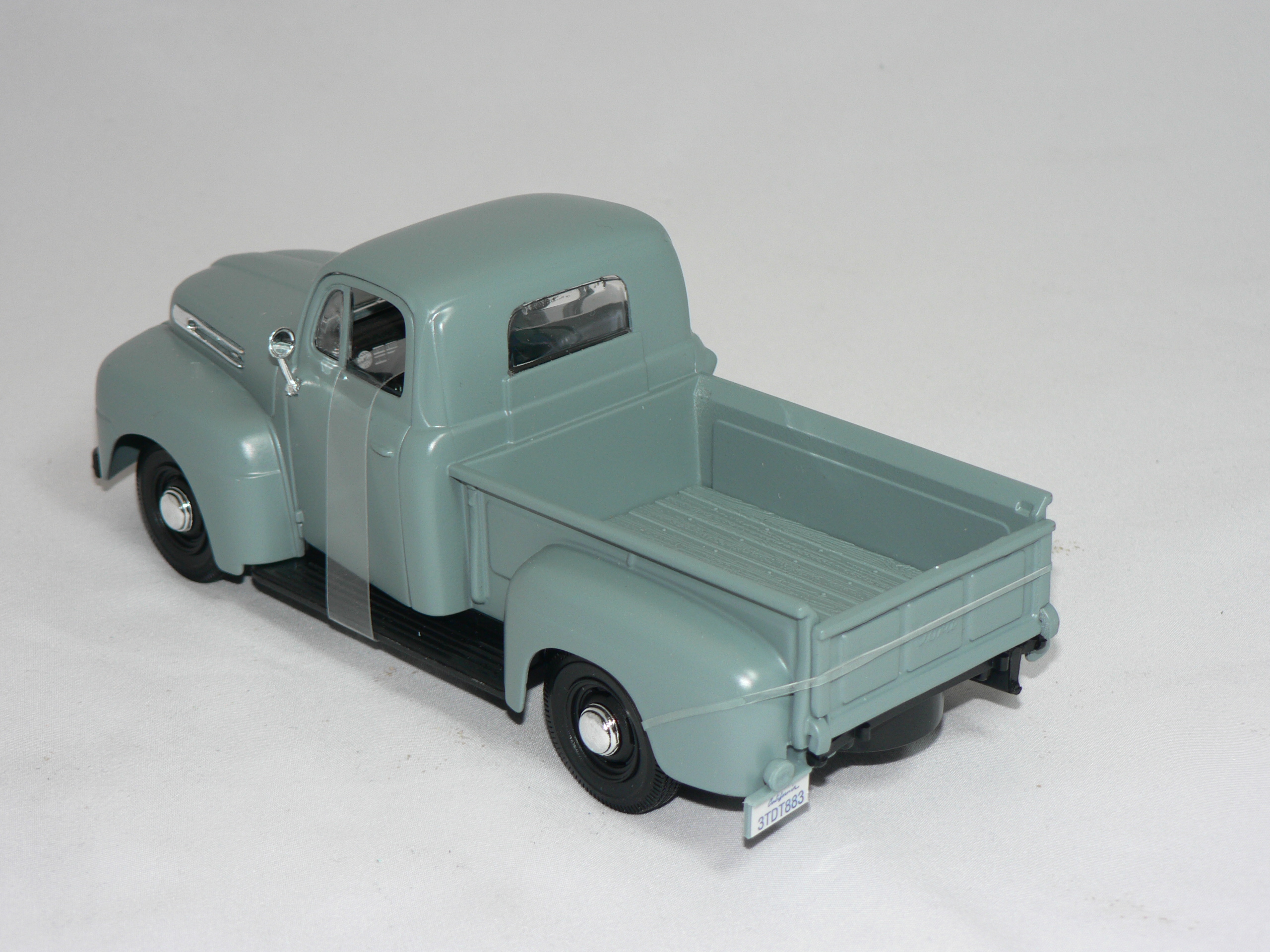 Ford F-1 Pick Up  1948    1:24  Maisto - 2