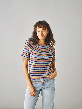 T-shirt med ränder och struktur - Scarlet by Permin
