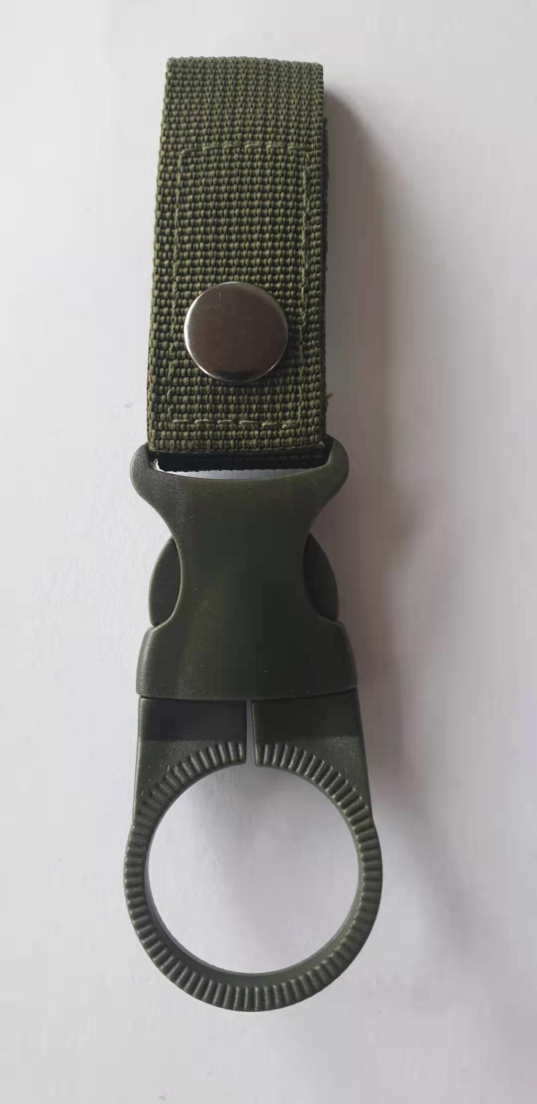 Hängare med spänne för vattenflaska. Färg: armé grön - 2