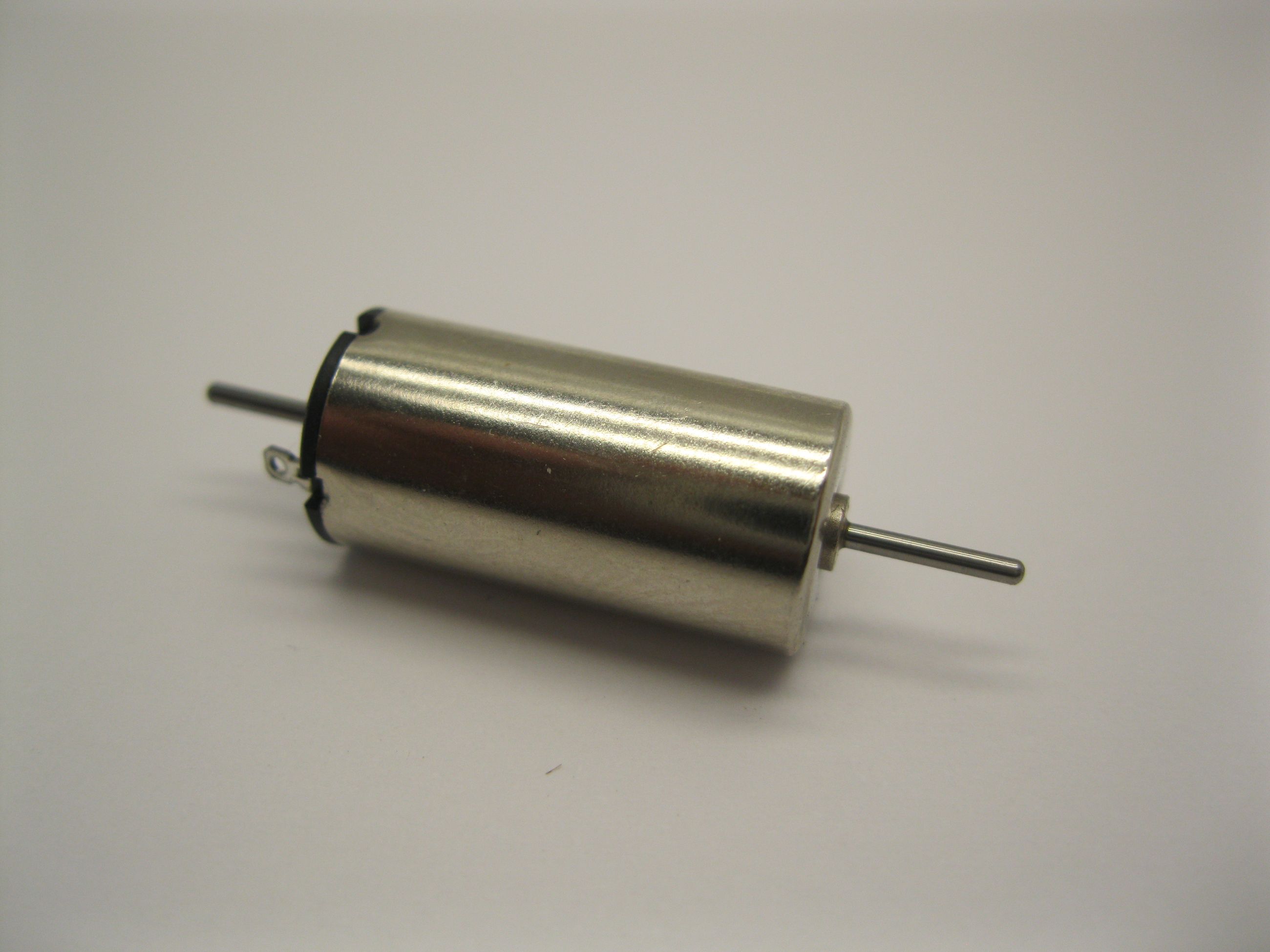 Motor 10x20 - två motoraxlar: