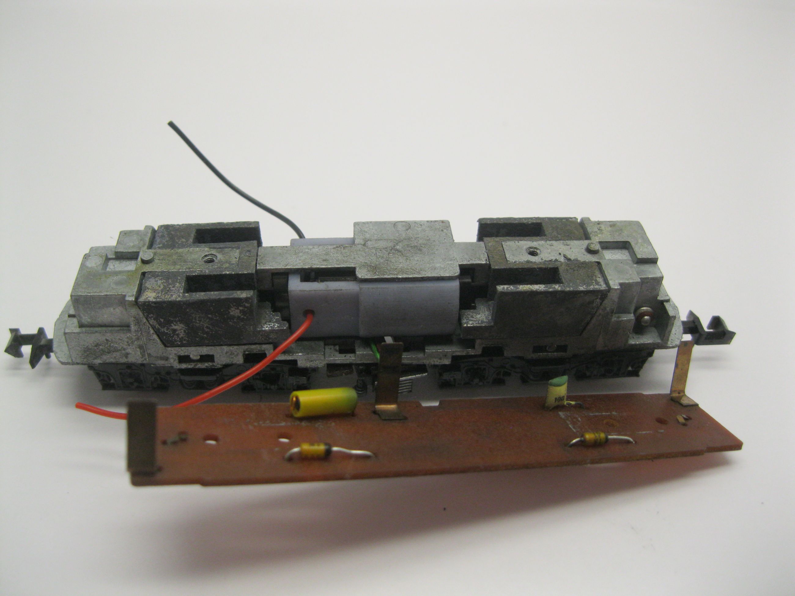 Replacement motor kit for Minitrix DB E10, BR 110, E40, BR 140, BR 139, BR 111, BR 143, DR BR 112, 114, 212, 243, SBB Re 4/4 BLS Re 420 - 2