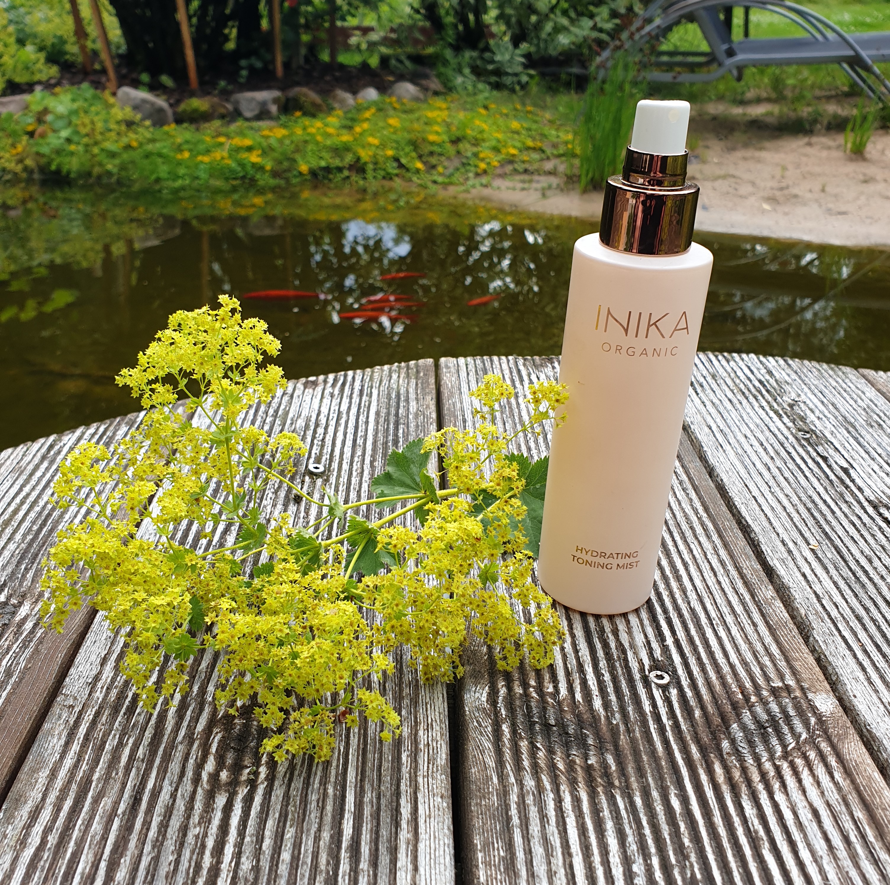 Hydrating Toning Mist 120 ml - INIKA rek utpris 479kr