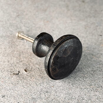 Hammered knob