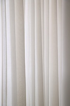 Gardin Grace naturbeige dubbel bredd, tre storlekar, Mimou