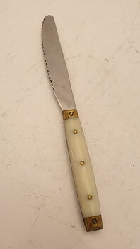 Melronstyle bone white sandwich knife
