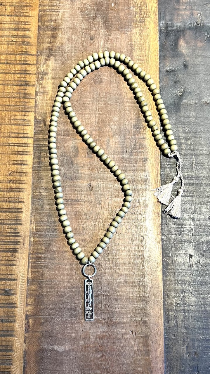 Shanti necklace wood / light green - 2