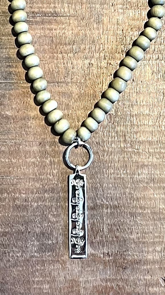 Shanti necklace wood / light green