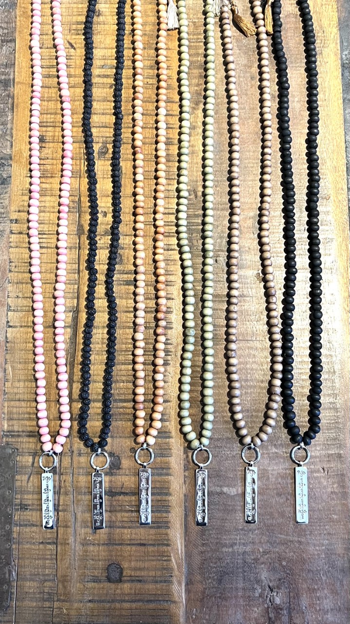 Shanti necklace / light pink - 4