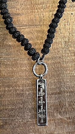 Shanti necklace / black seed