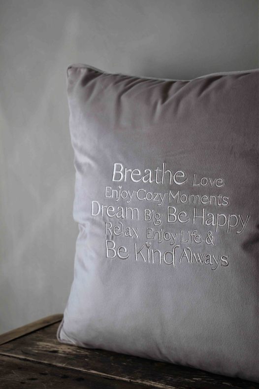 Prydnadskudde - Enjoy life and be kind always - Majas Cottage - 4