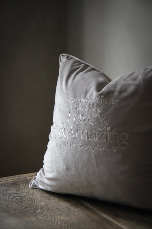 Prydnadskudde - You are so lovely & amazing - Majas Cottage - 2