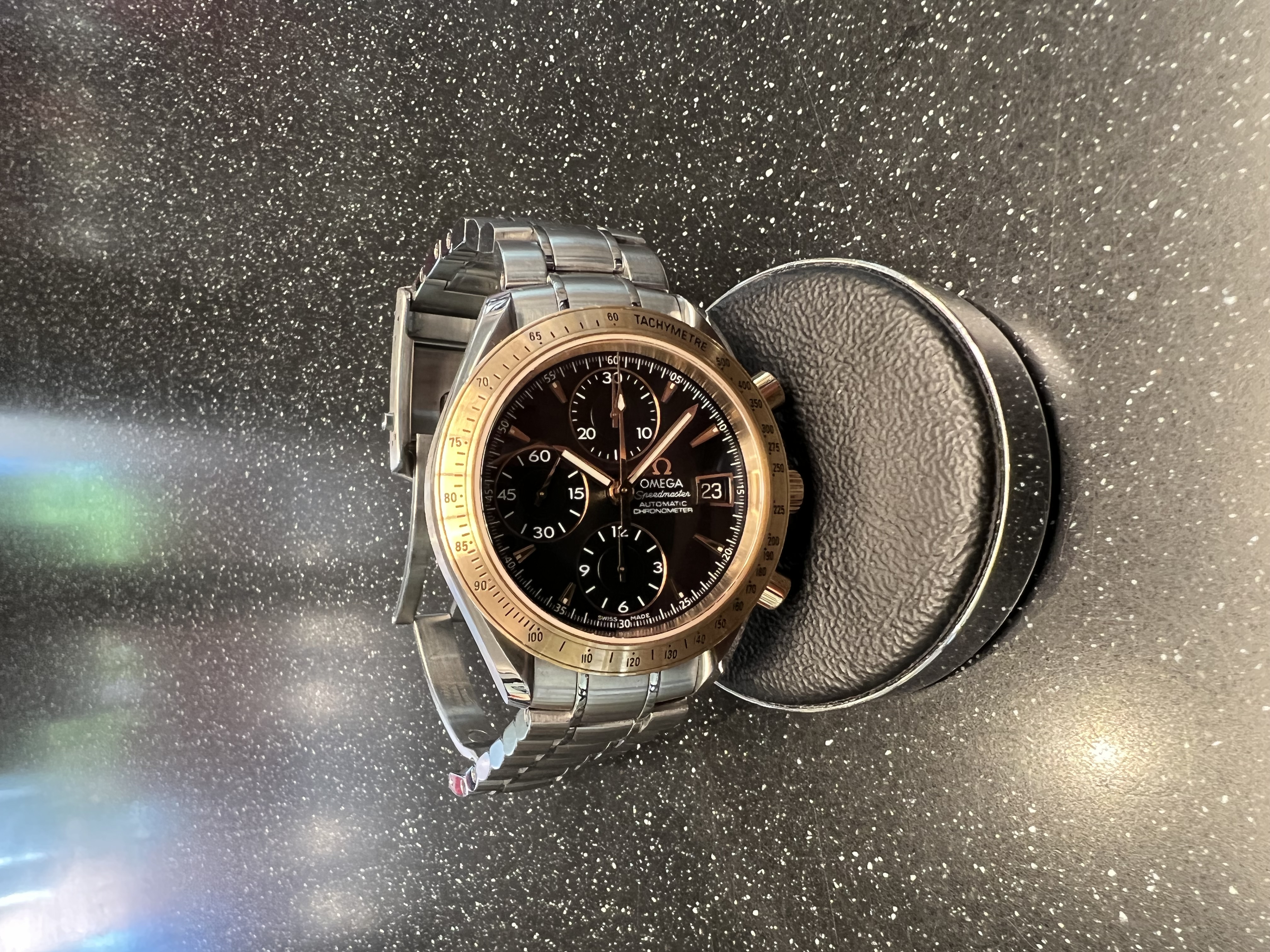 SÅLD 9 januari 2023 för 29.900:- Omega Speedmaster Day-Date Chronograph 40 mm 