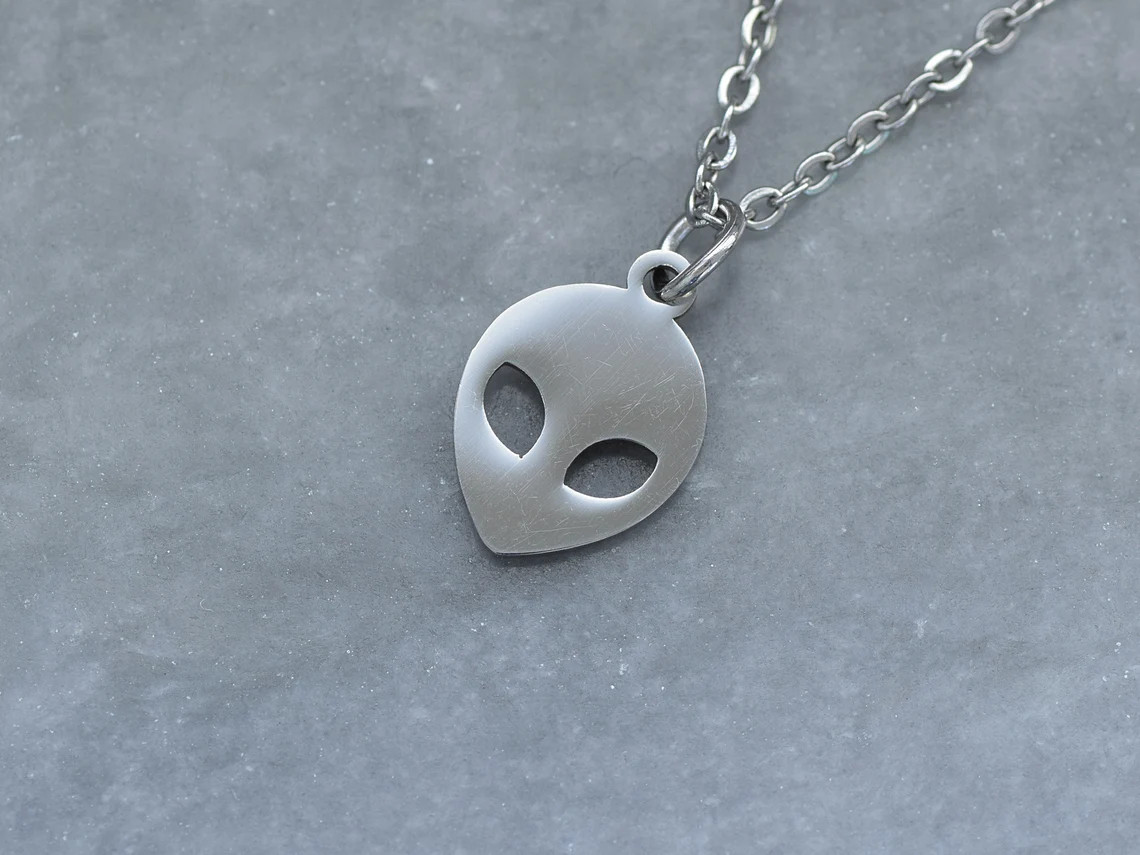 Alien Halsband i Rostfritt Stål, Utomjordiskt Hänge, UFO Accessoar, Utomjording Smycke - 2