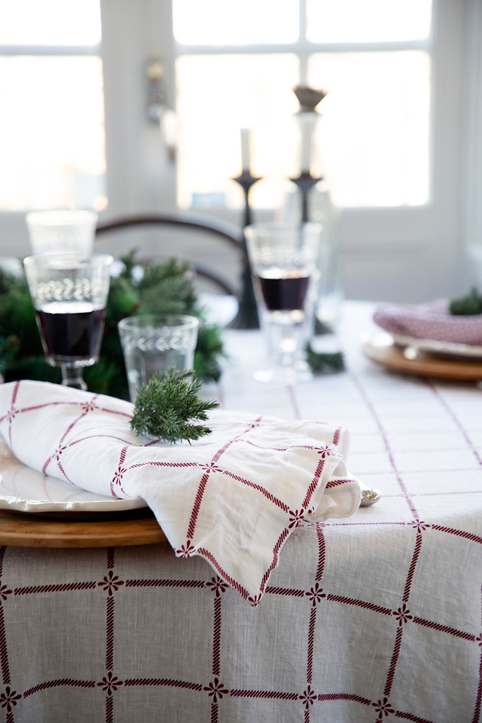 Linen Table Cloth Classic White/Red - 2