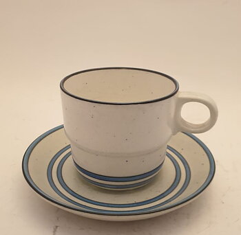 Dart coffee cup and saucer