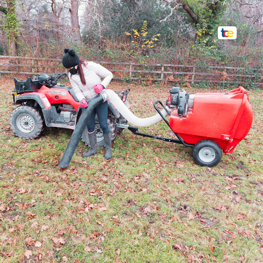 Trafalgar PC500 paddock cleaner i arbete för snabb och enkel hagmockning