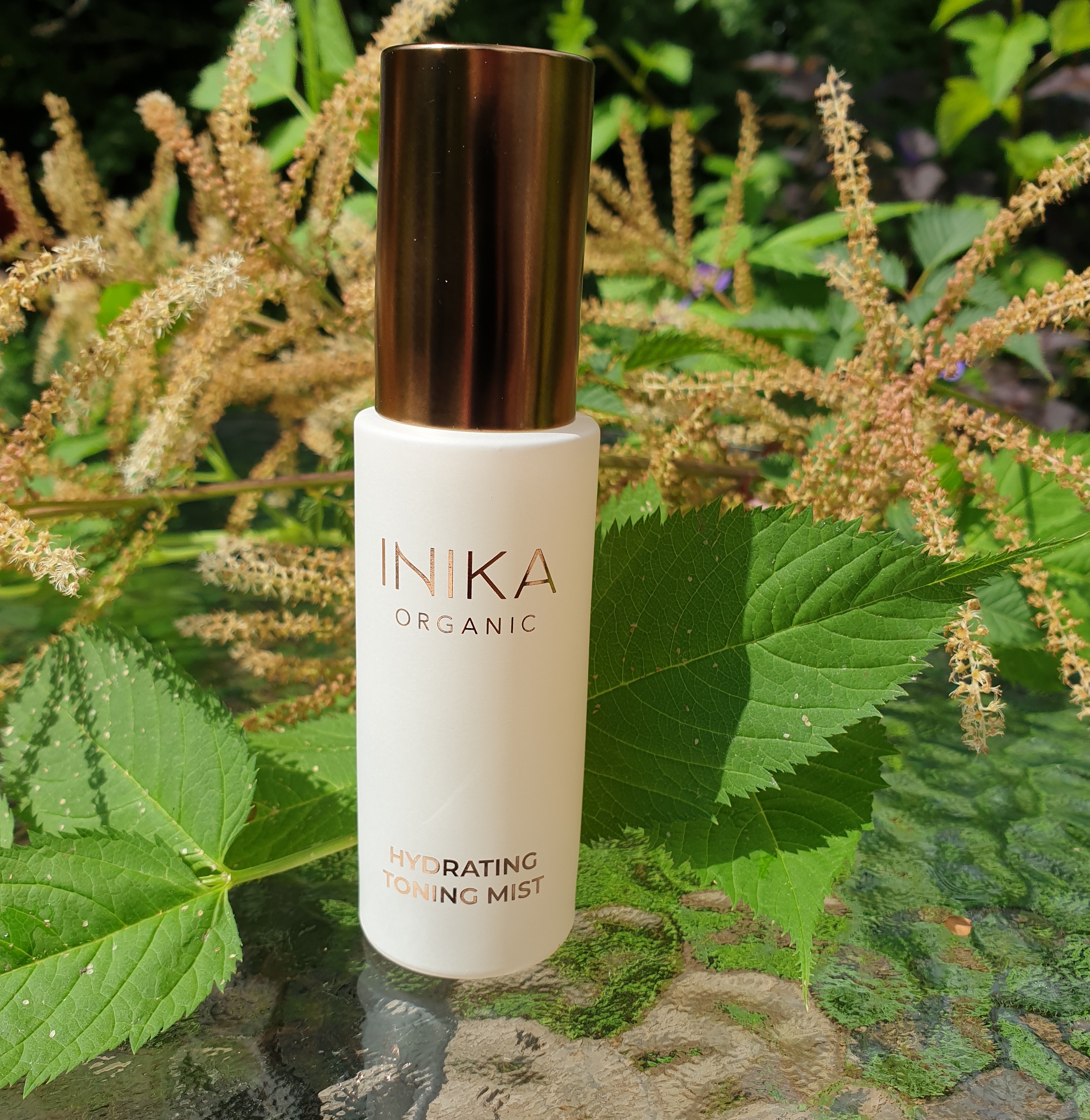 Hydrating Toning Mist 30 ml - INIKA Rek utpris 209kr