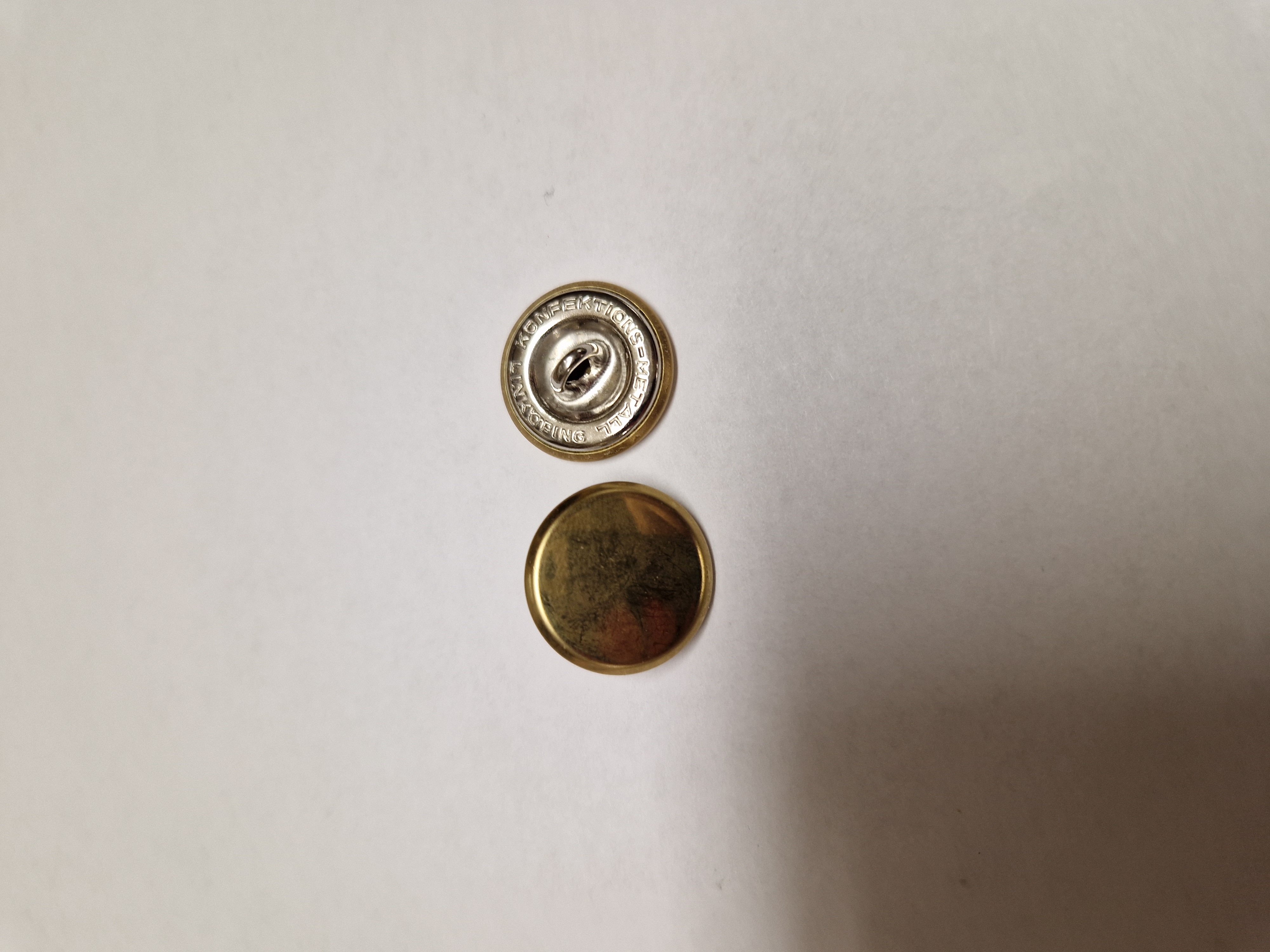 132S-30 19 mm slät guldfärgad metallknapp