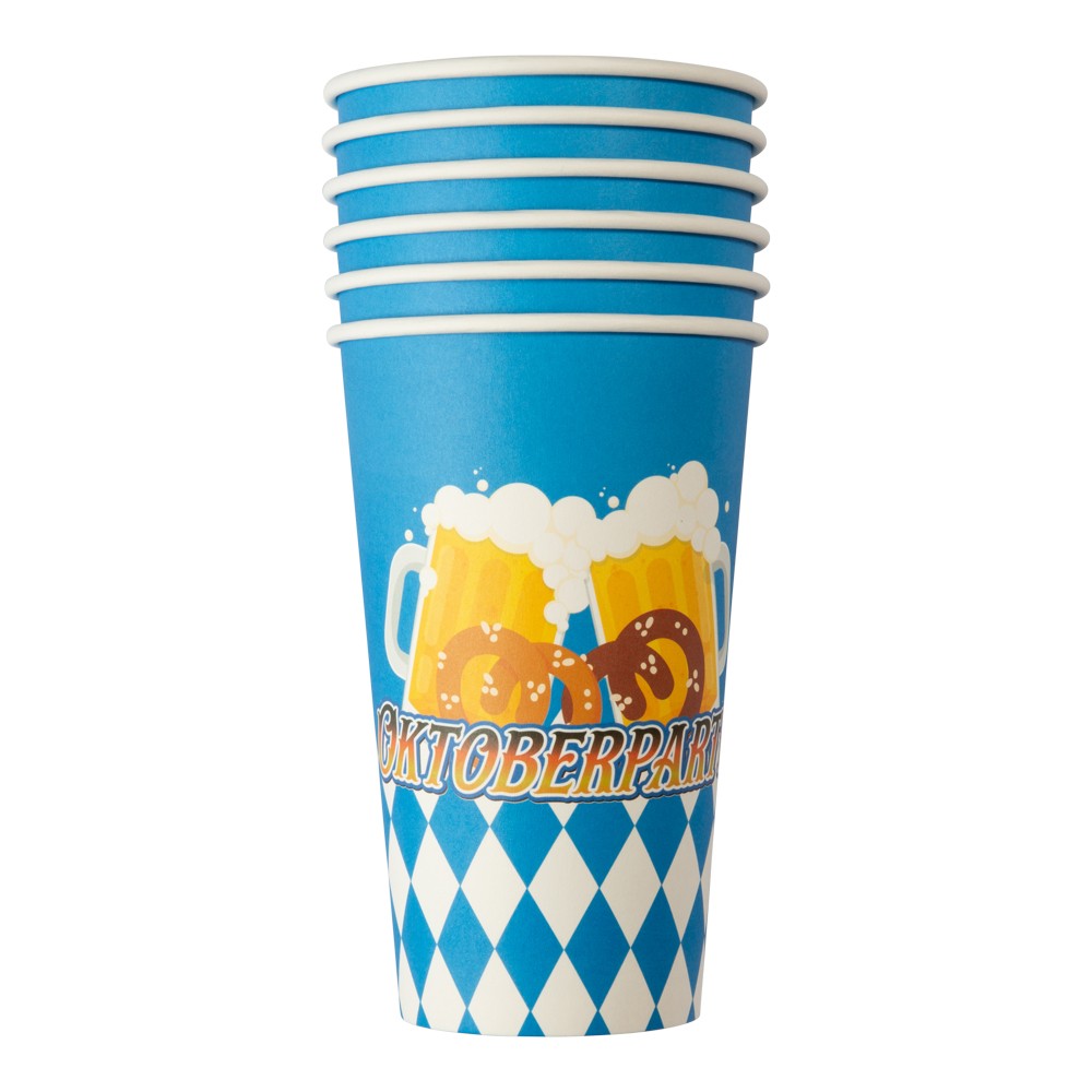 Sex stora pappersmuggar 473 ml med Oktoberfestmotiv staplade på varandra.