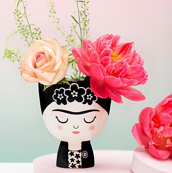 Frida Kahlo kruka mellan handmålad retro bohemisk lantlig stil