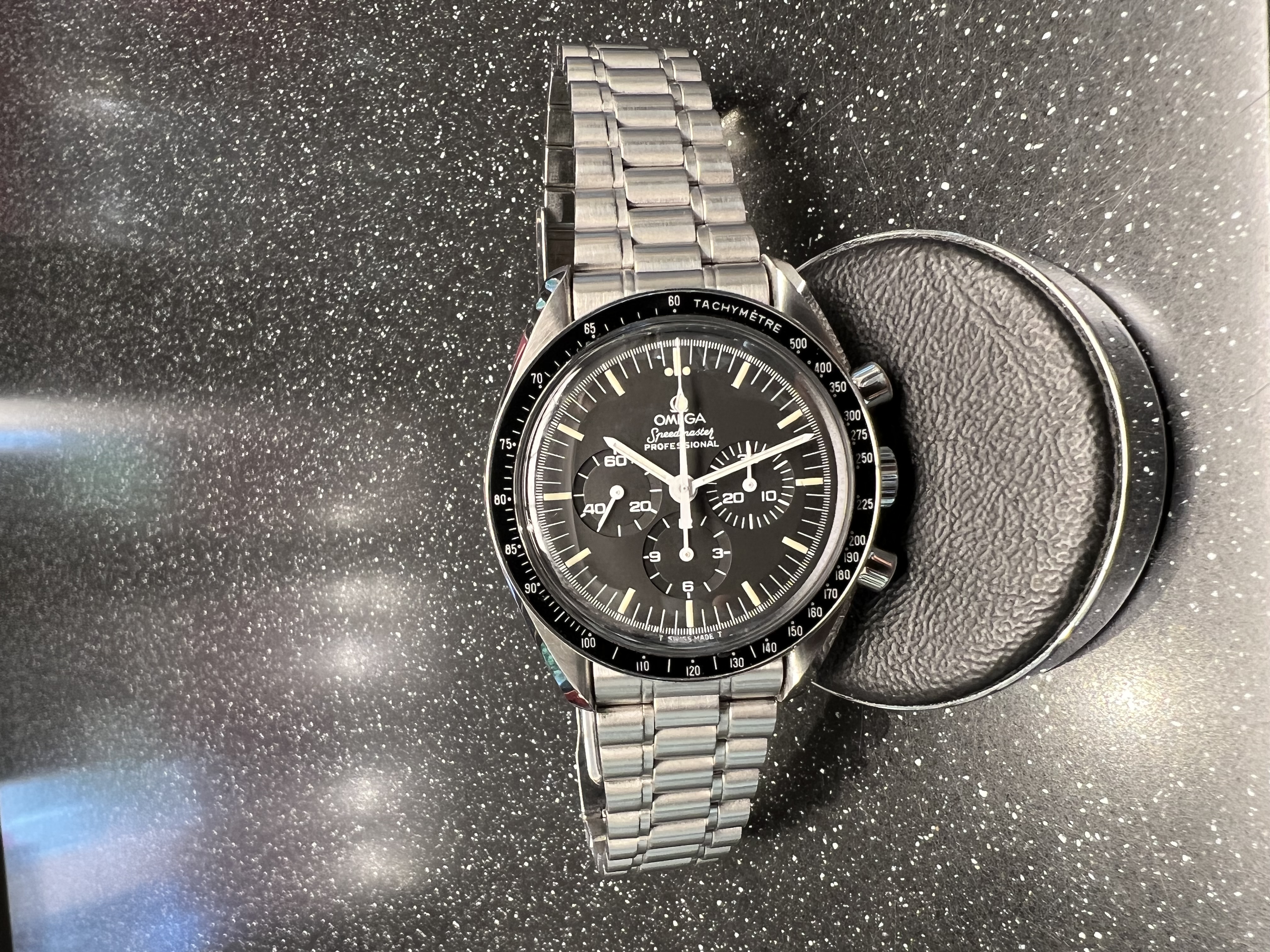 SÅLD 13 juli 2022 för 55.000:- Omega Speedmaster Moonwatch Chronograph 42 mm 