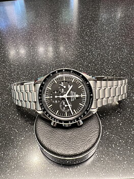 SÅLD 13 juli 2022 för 55.000:- Omega Speedmaster Moonwatch Chronograph 42 mm 