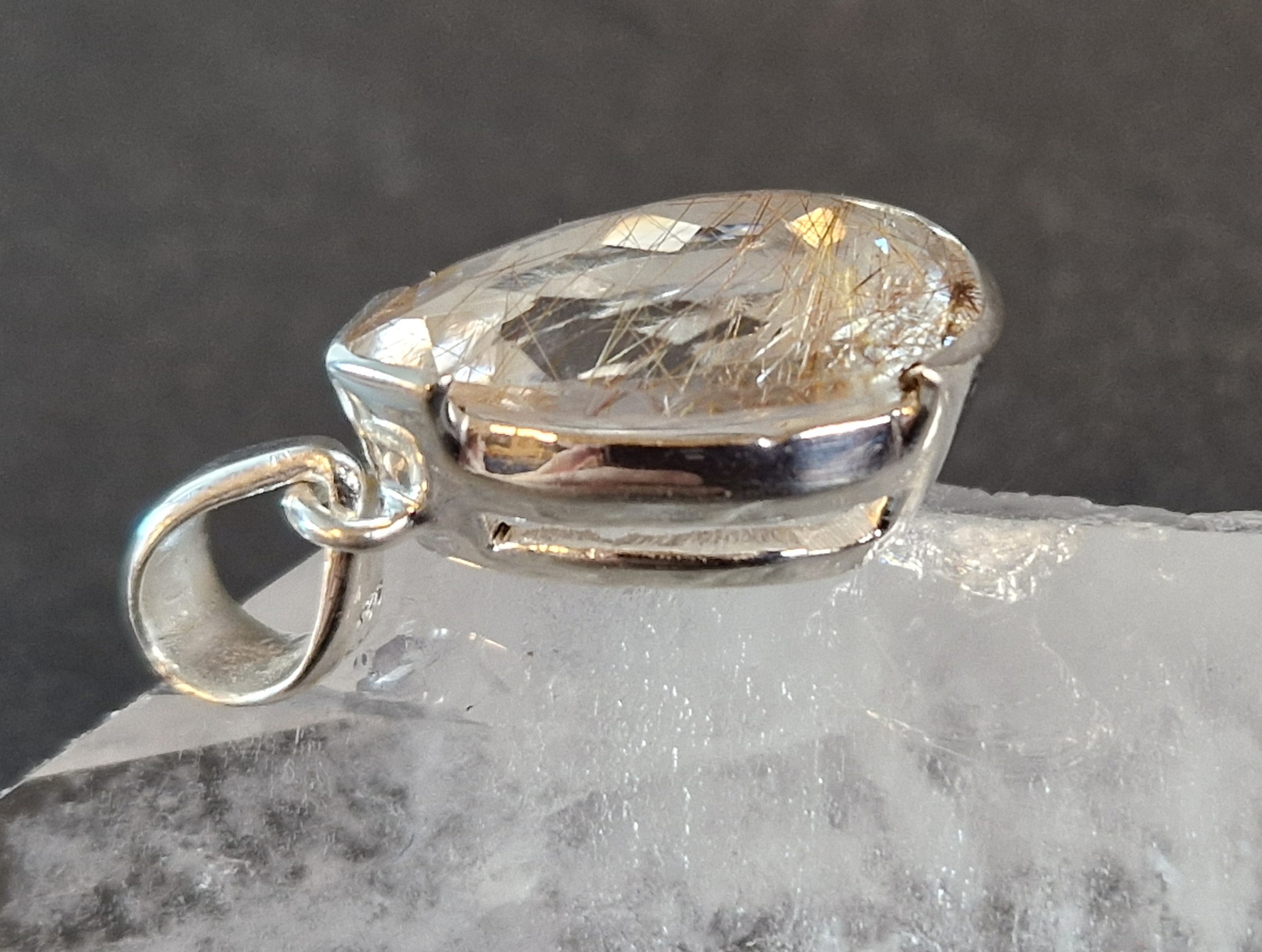 Silverhänge med fasetterad Rutilkvarts - 2