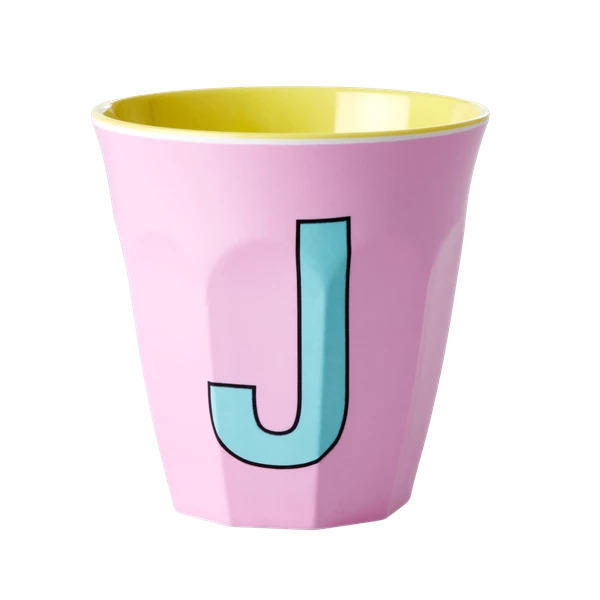 Mugg i melamin, Alfabetsmugg J ljusrosa, från Rice