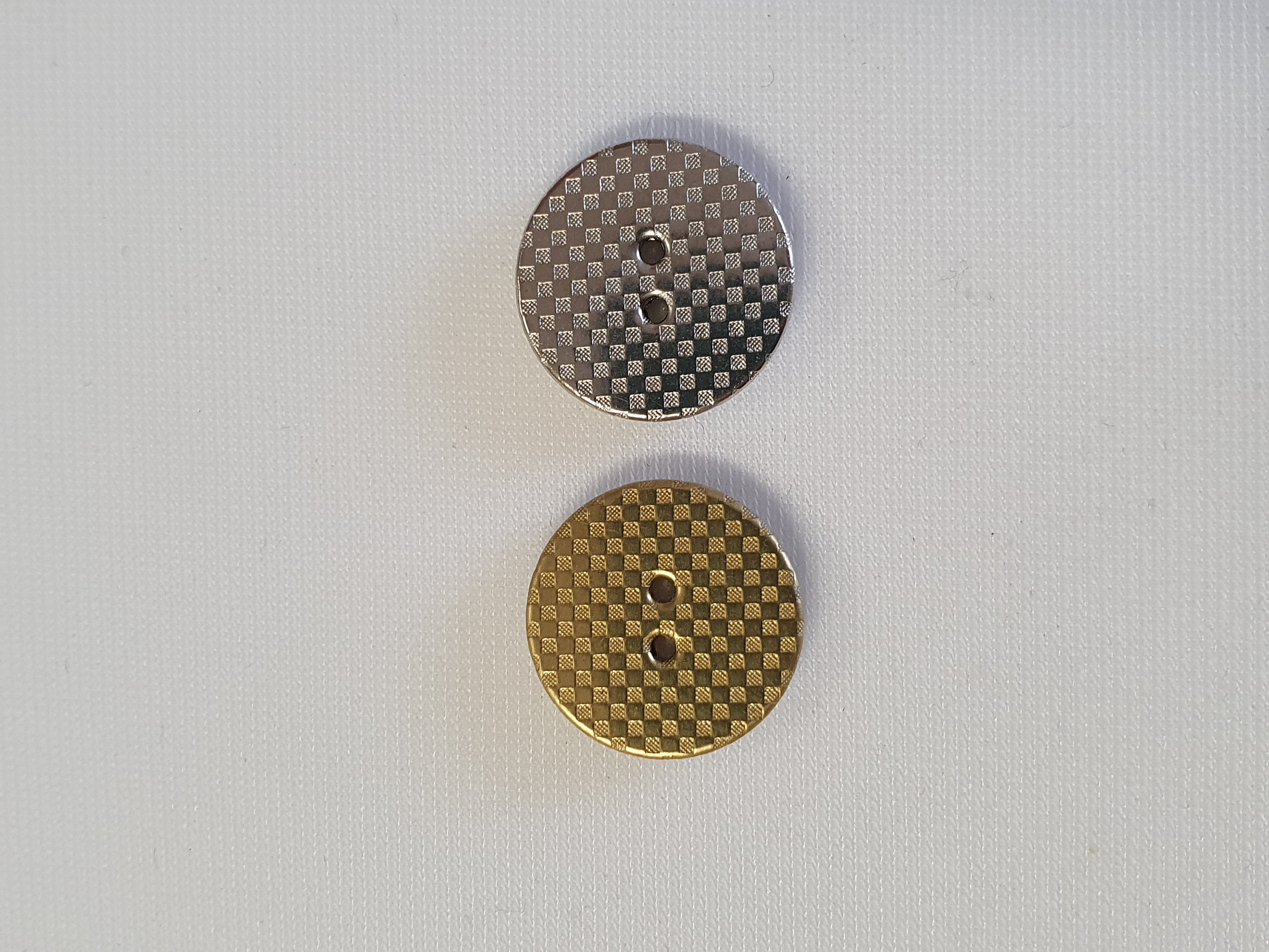 11719-34 19 mm  rutmönstrad platt knapp