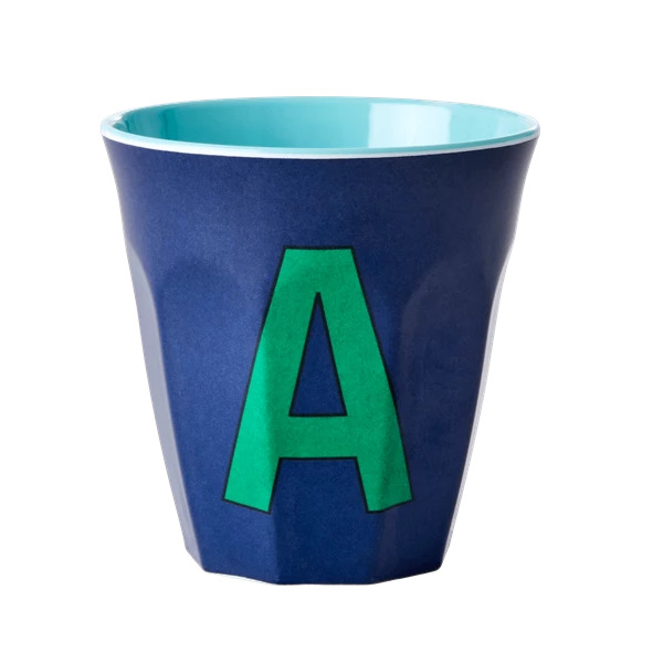 Mugg i melamin, Alfabetsmugg A blå, från Rice