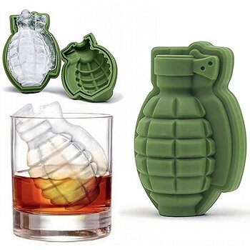 Granat-isform och en isformad handgranat i ett whiskyglas