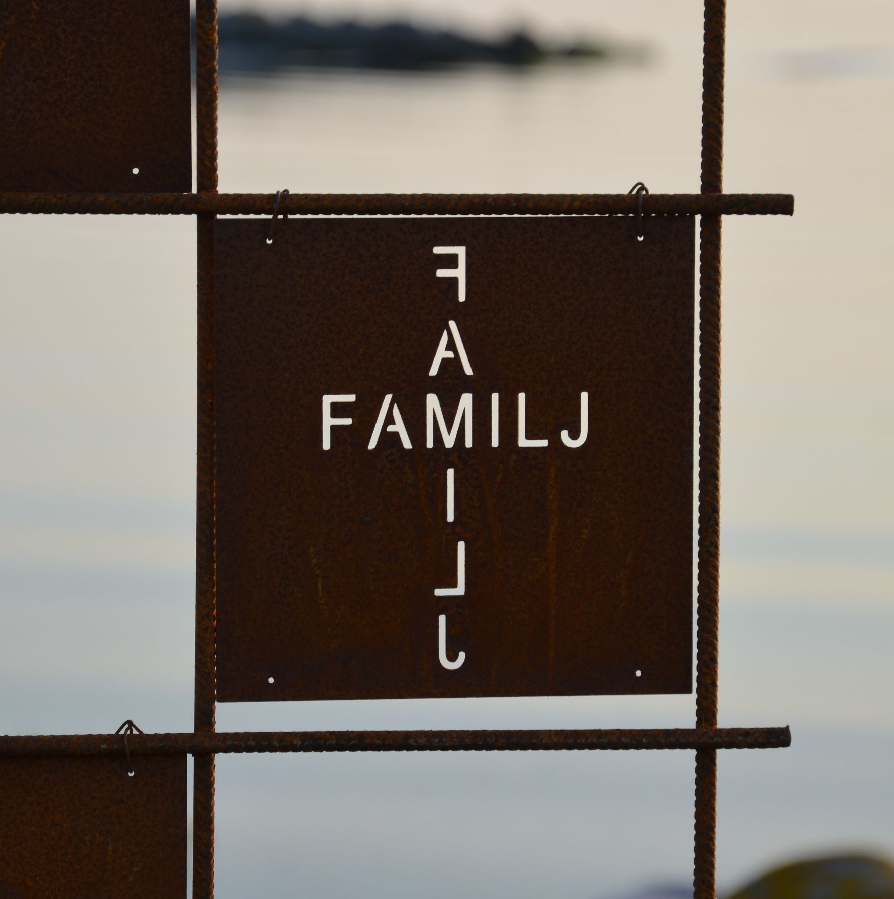 Rostig skylt till armeringsnät FAMILJ 14 cm - 3