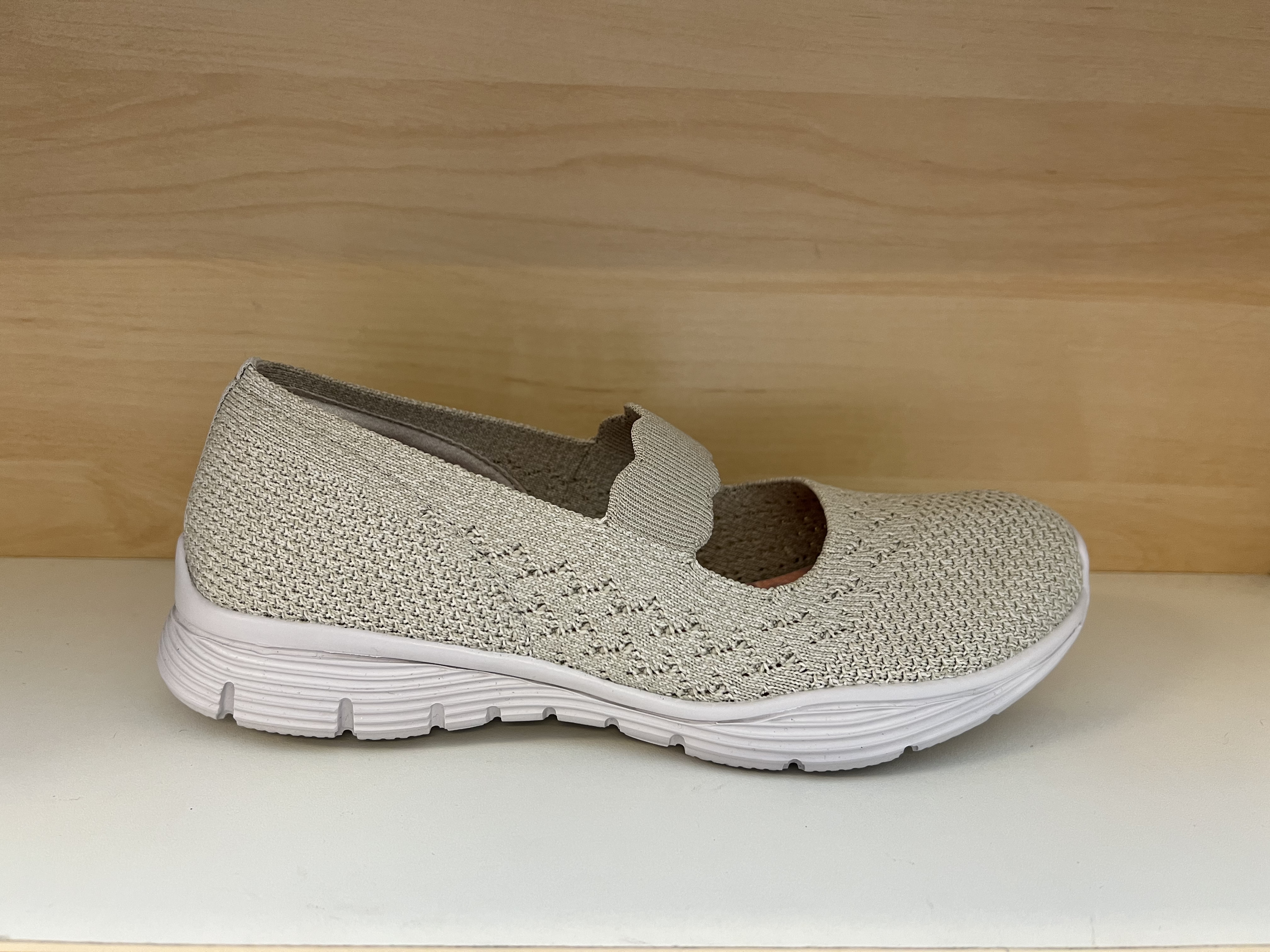 SKECHERS damsko i  ballerina-modell, beige textil. Memory Foam innersula.