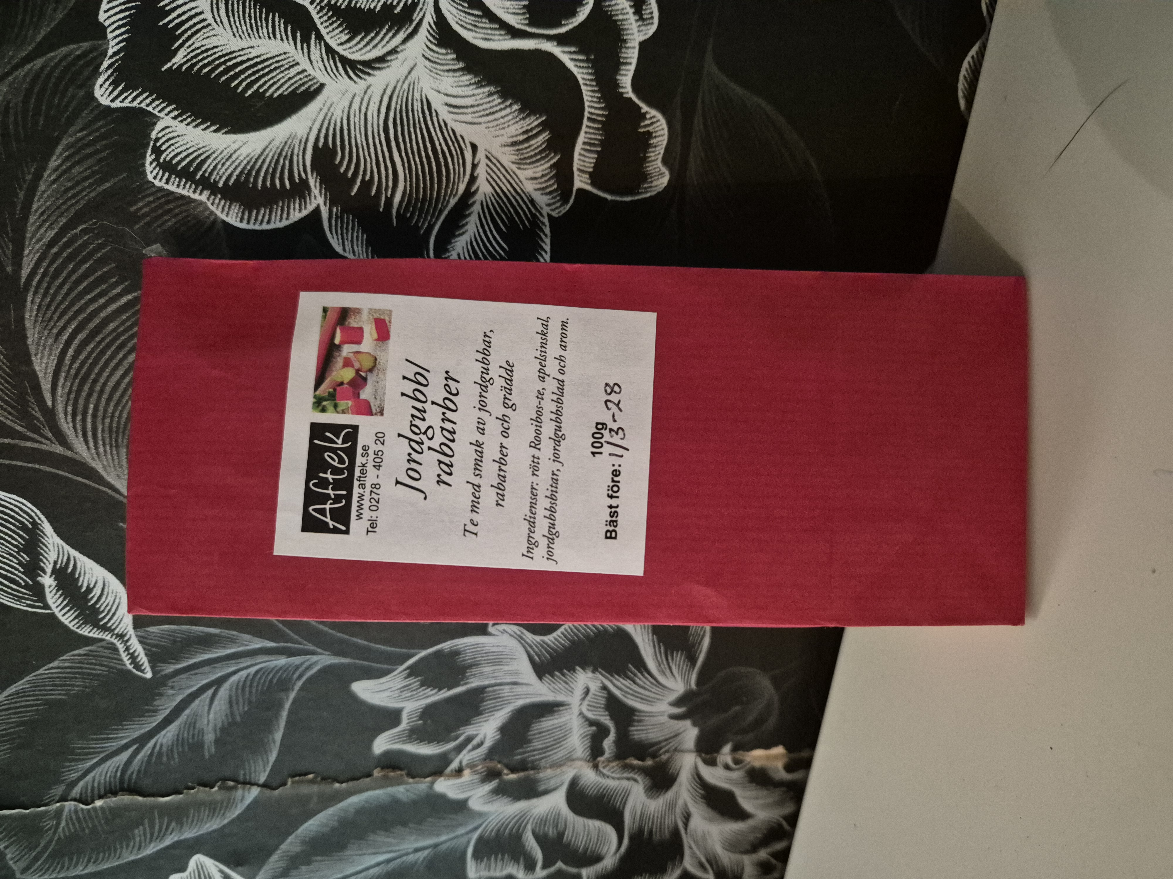 Förpackat Rooibos-te, Jordgubb/rabarber,  100g.