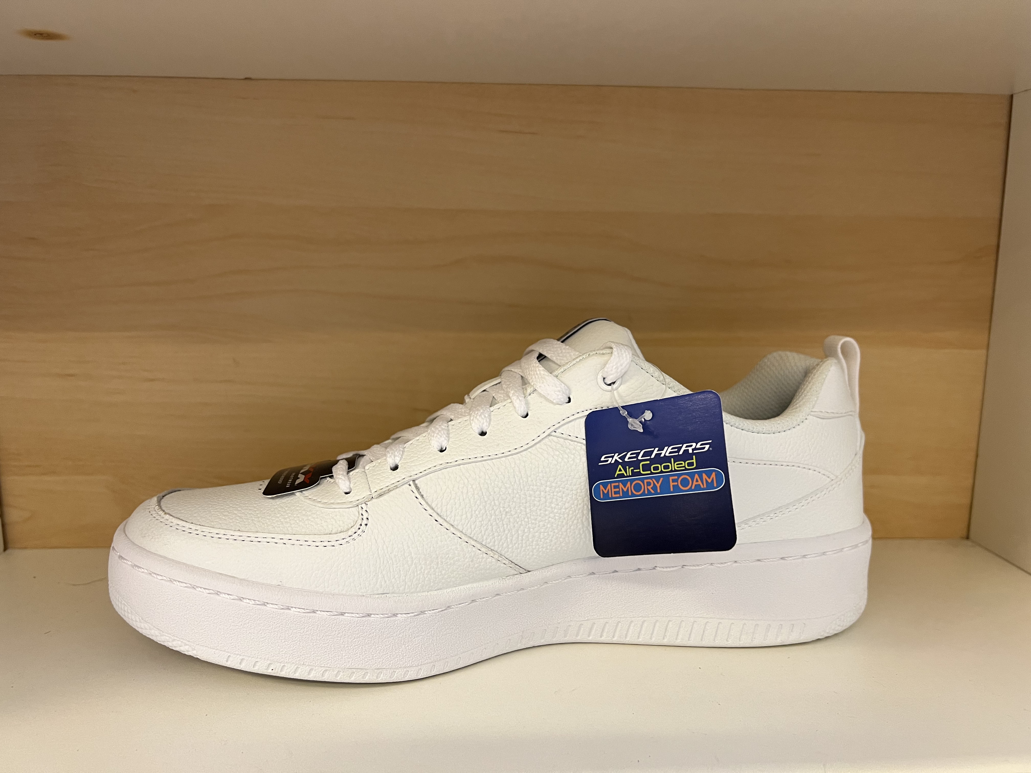SKECHERS  Herr-sko i vitt skinn med Memory Foam innersula. "Mens Sport Court 92" - 3