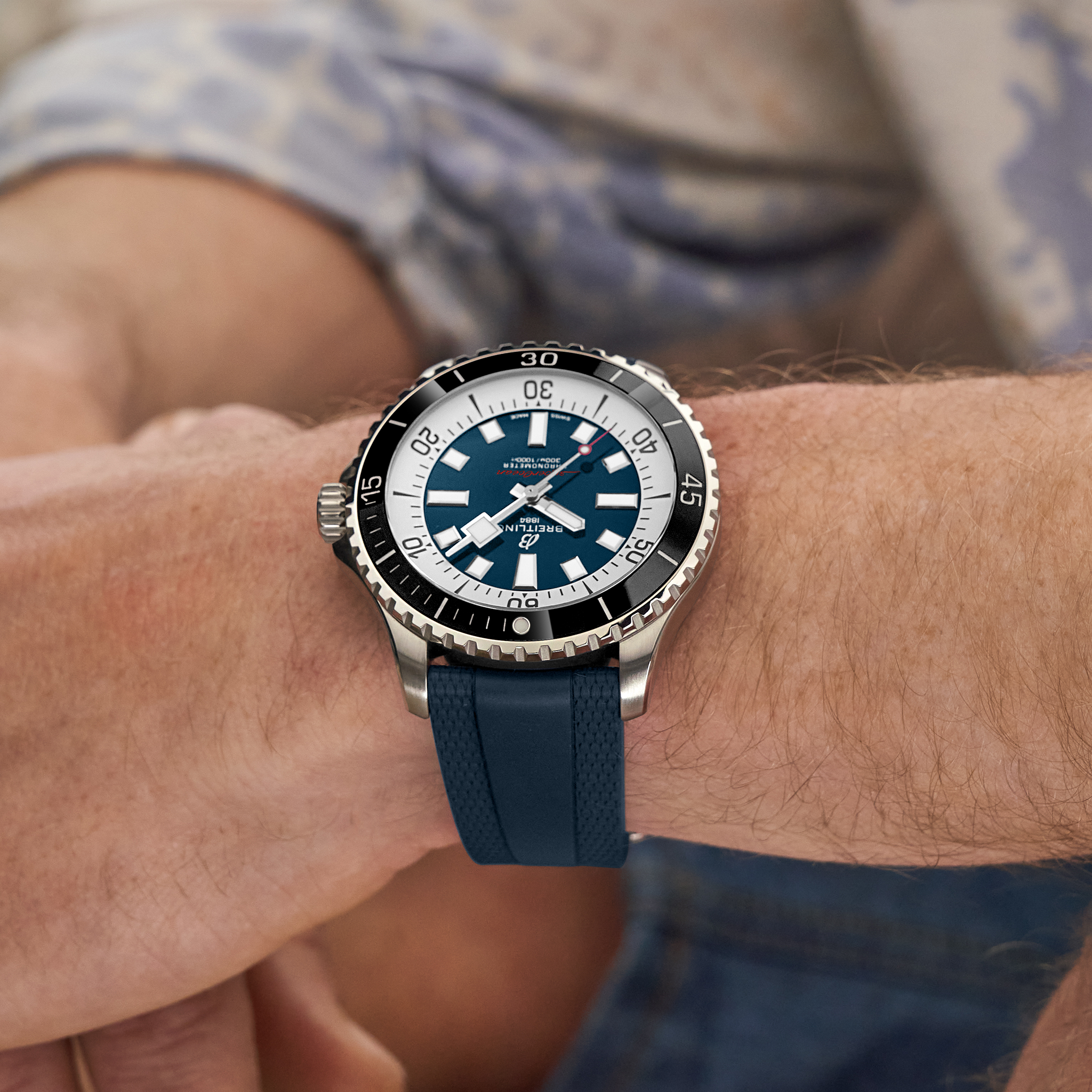 A17376211C1S1 Breitling Superocean Automatic 44 blå gummiband 