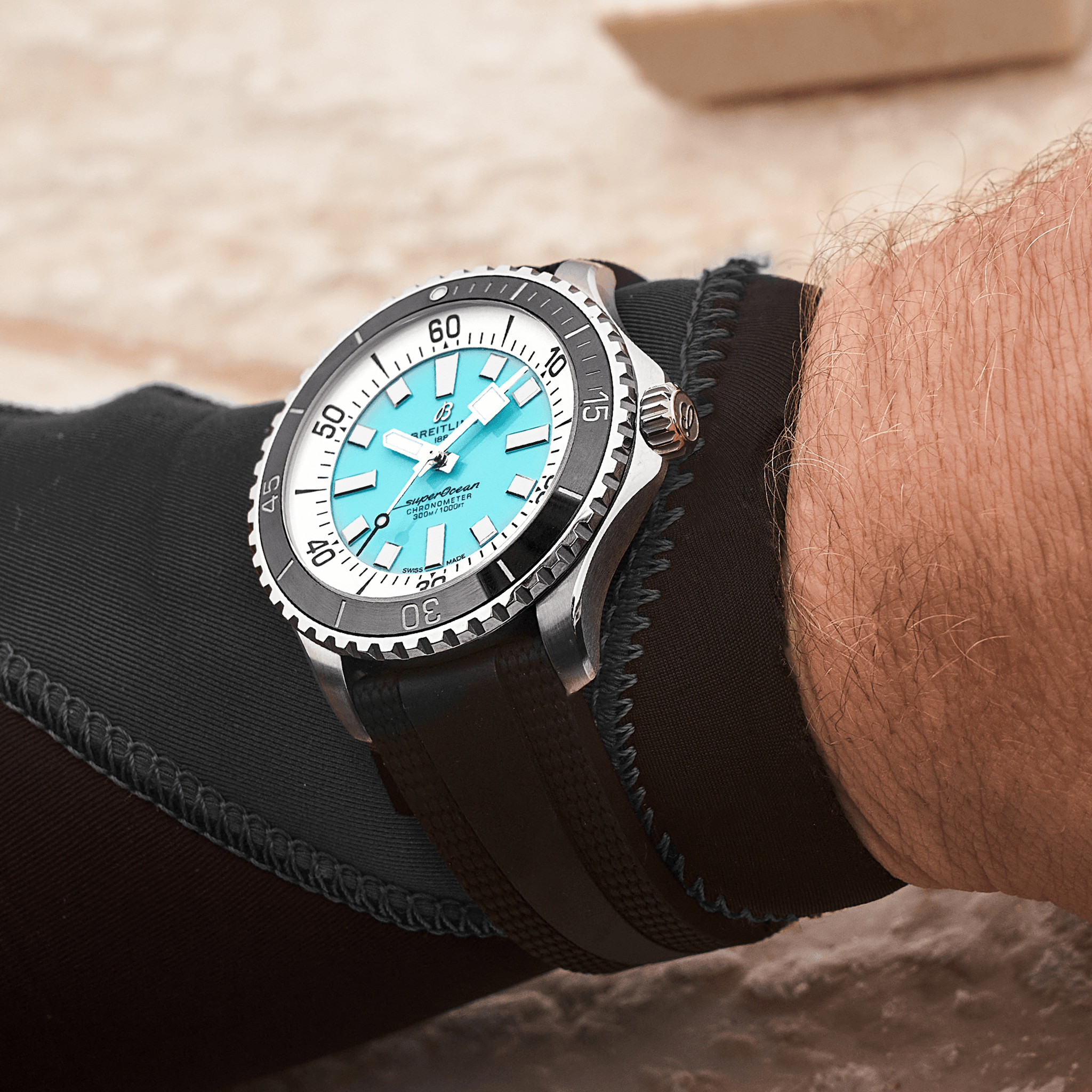 A17376211L2S1 Breitling Superocean Automatic 44 turkos gummiband 
