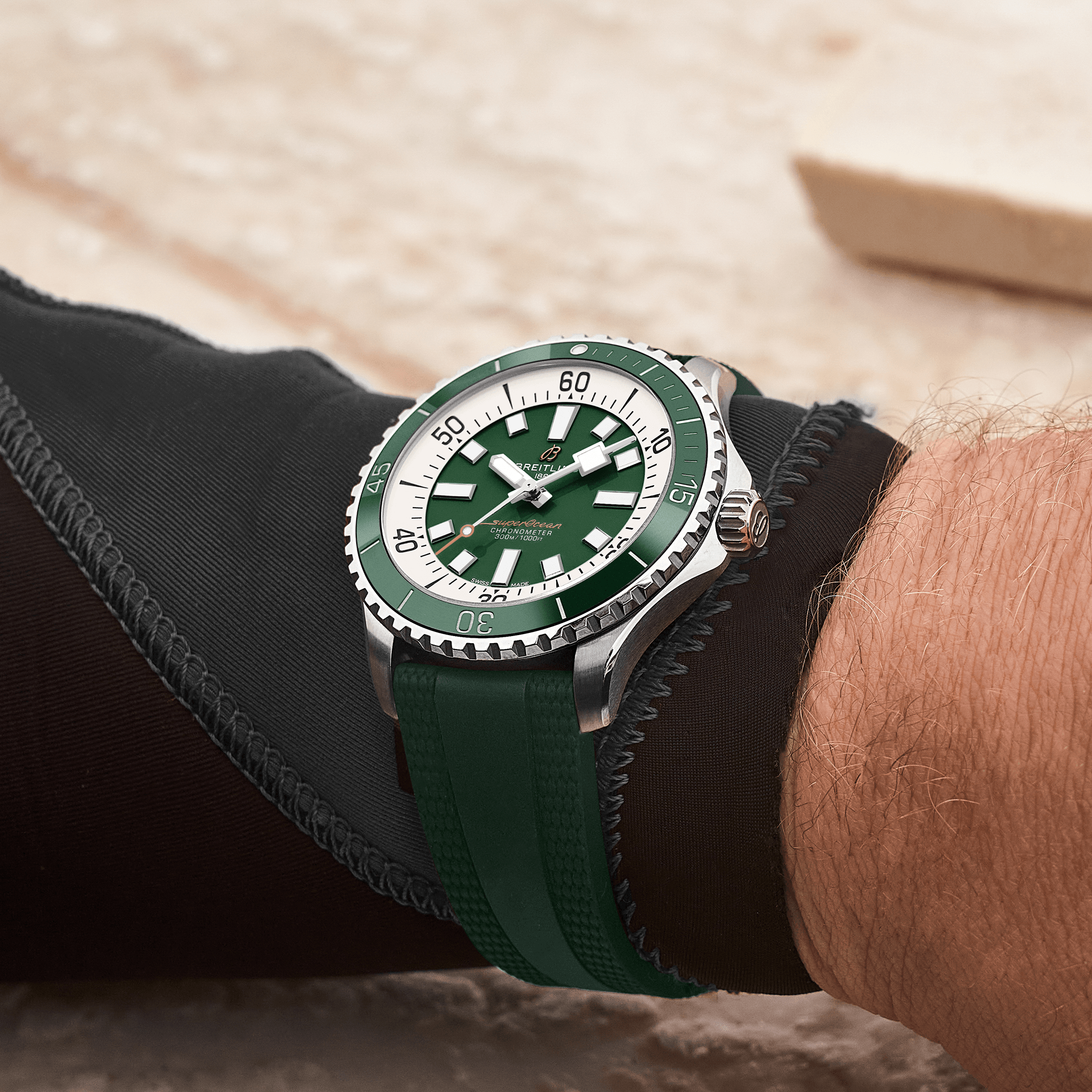 A17376A31L1S1 Breitling Superocean Automatic 44 grön gummiband 